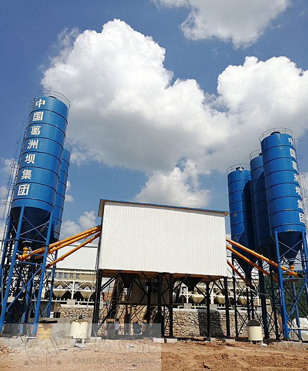 葛洲壩選用長城建機(jī)標(biāo)準(zhǔn)雙hzs60攪拌站