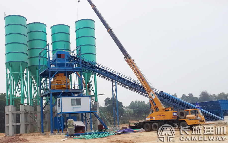 越南項(xiàng)目購買的長(zhǎng)城建機(jī)hzs180攪拌站
