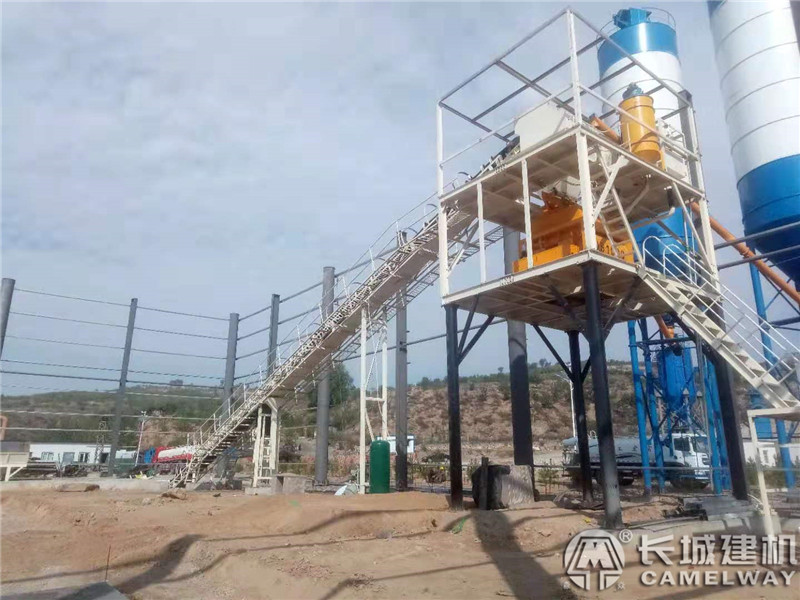 60商混砼攪拌站設(shè)備是眾多商混砼攪拌站設(shè)備型號(hào)中的一種，也叫60商混攪拌站或是60商混攪拌機(jī)。而60商混砼攪拌站用的是js1000型混凝土攪拌主機(jī)，一次可出一方料，因此也叫一方機(jī)攪拌站或一方攪拌站。