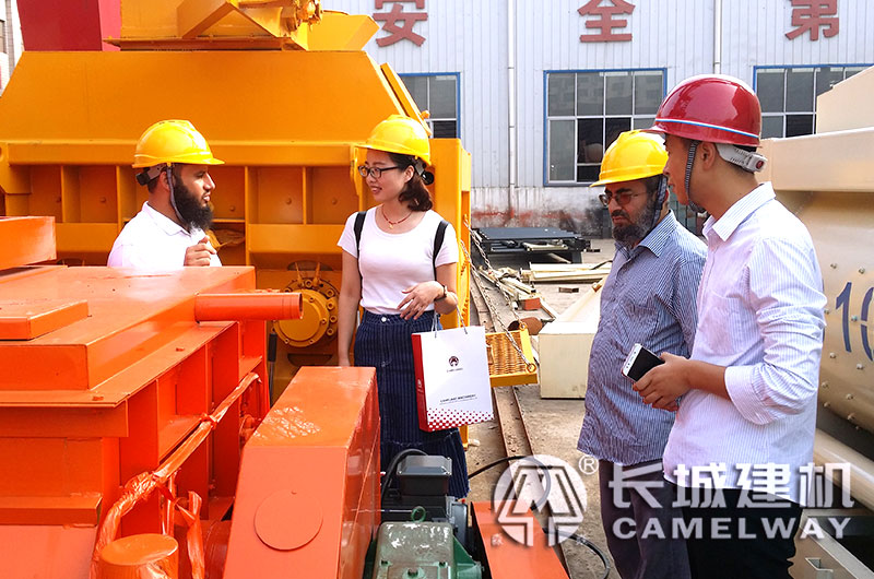 客戶來長城建機(jī)廠家考察 客戶來長城建機(jī)廠家考察
