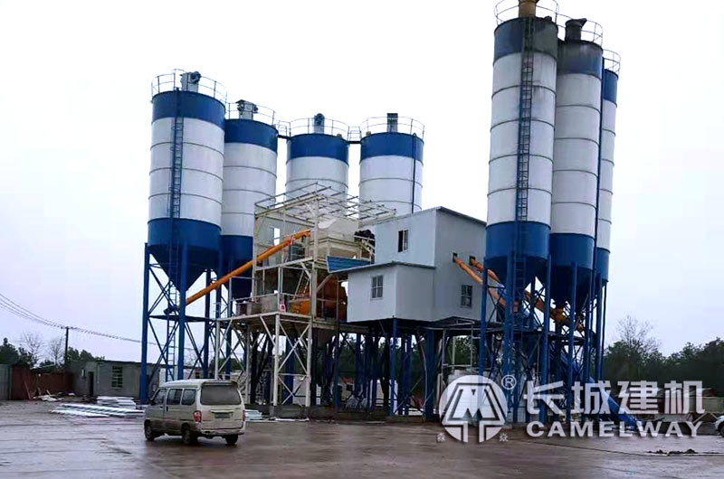 Hzs120攪拌站設(shè)備現(xiàn)場(chǎng)產(chǎn)量:100立方/小時(shí) Hzs120攪拌站設(shè)備現(xiàn)場(chǎng)產(chǎn)量:100立方/小時(shí)