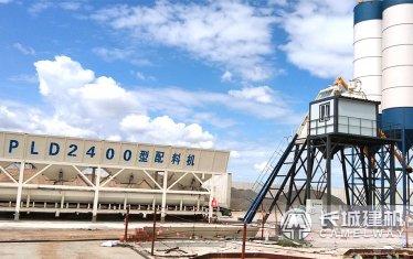 青海海西75型攪拌站設(shè)備現(xiàn)場