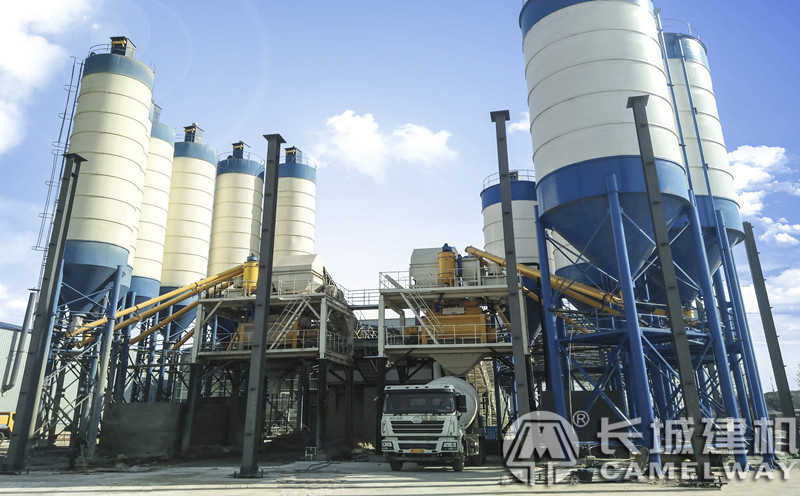 長城建機hzs240攪拌站現(xiàn)場 長城建機hzs240攪拌站現(xiàn)場